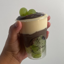 copo com uvas 