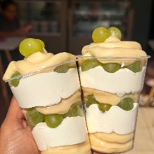 Copo nuvem com uvas