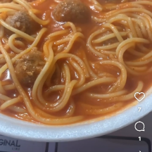 Macarrão com almôndegas 