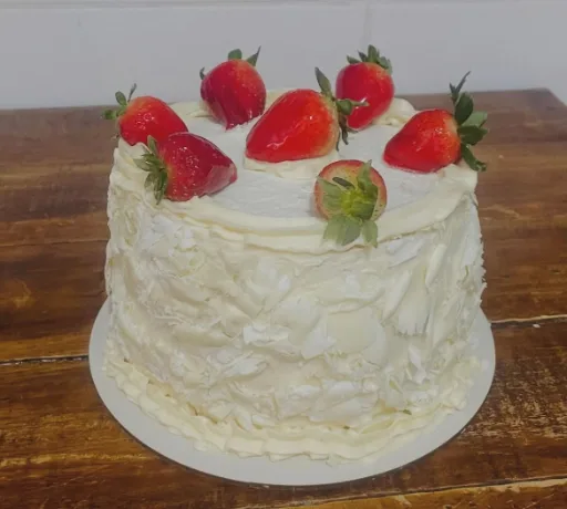 Bolo de ninho com morango