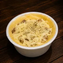 Carne com molho de queijo