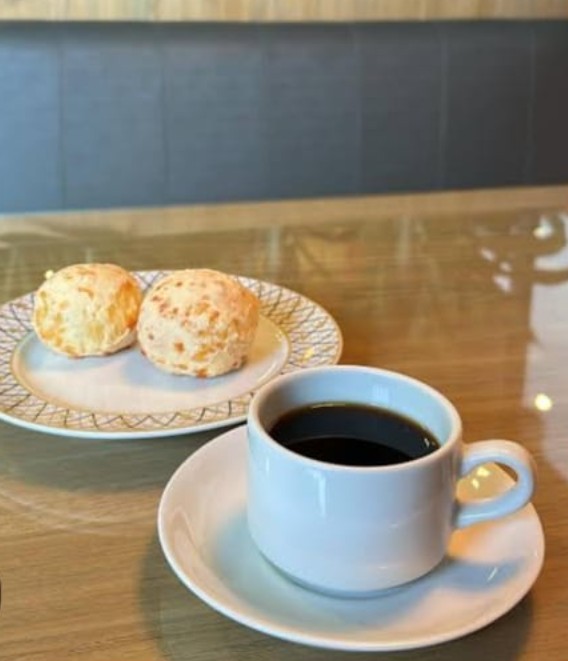 Café con pao de queijo 