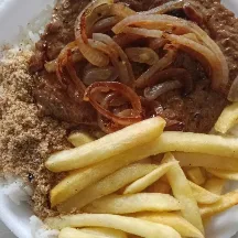 Bife com fritas 