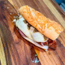 Sanduiche linguiça pernil